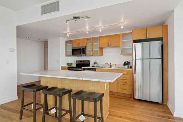 8161 33rd Avenue S 609, Bloomington, MN 55425