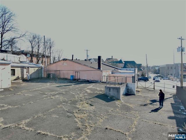 425 Paterson Avenue, East Rutherford, NJ 07073
