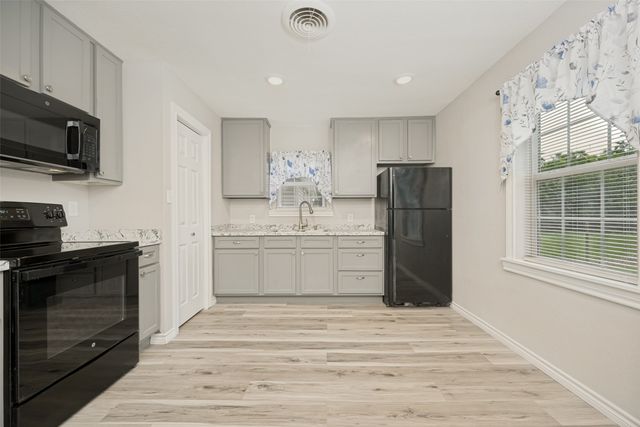 717 Small Street, Bowie, TX 76230