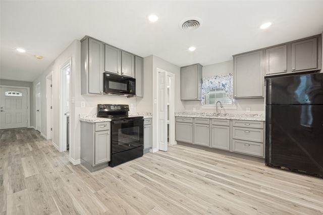 717 Small Street, Bowie, TX 76230