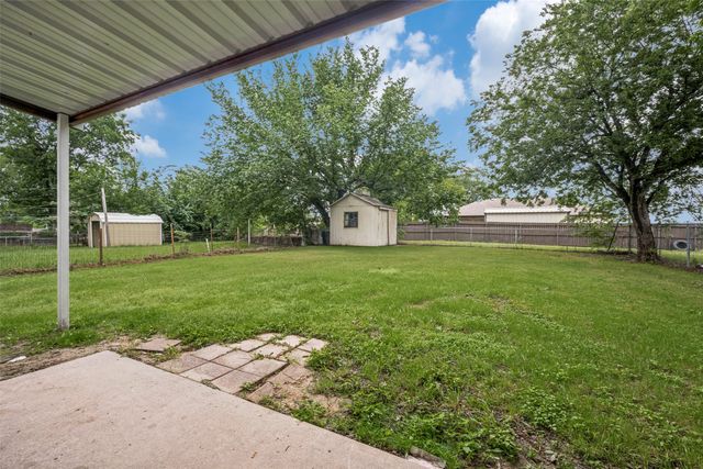 717 Small Street, Bowie, TX 76230