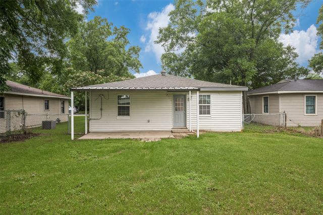 717 Small Street, Bowie, TX 76230