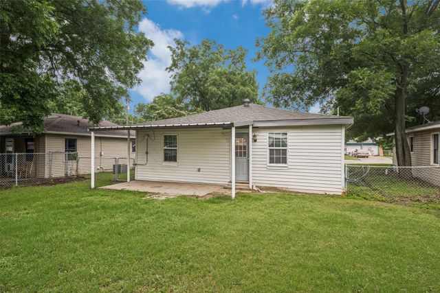 717 Small Street, Bowie, TX 76230