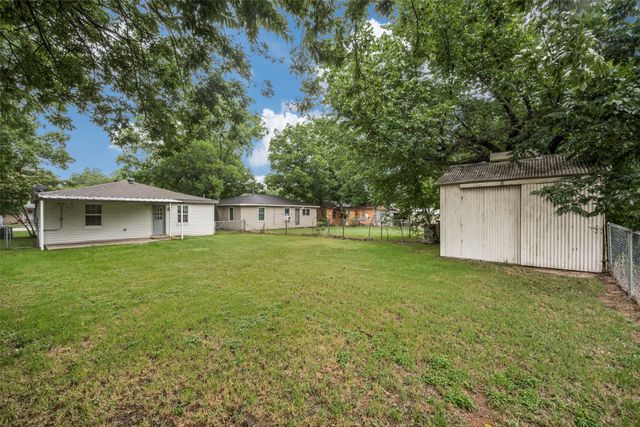 717 Small Street, Bowie, TX 76230