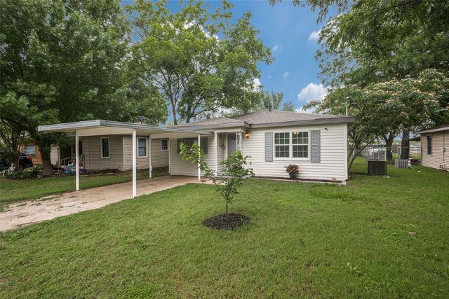 717 Small Street, Bowie, TX 76230