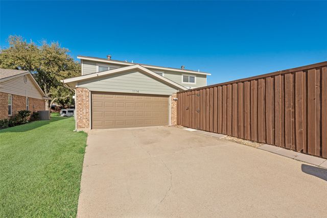 1114 Wood Heights Drive, Lewisville, TX 75067
