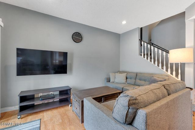 2776 Erringer Road 19, Simi Valley, CA 93065