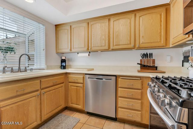 2776 Erringer Road 19, Simi Valley, CA 93065