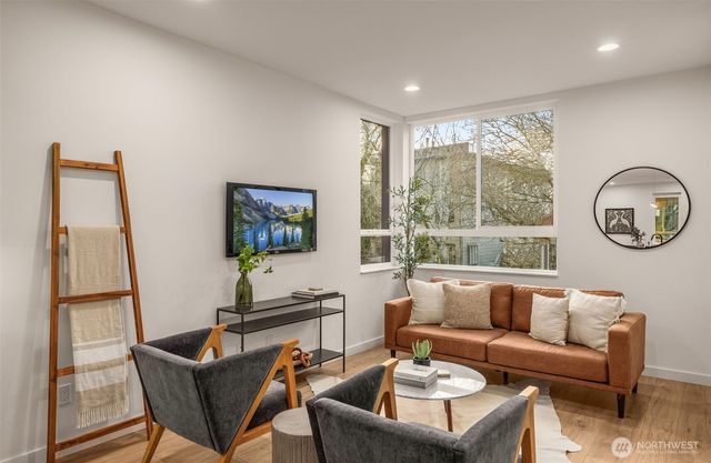 916 A 15th Avenue, Seattle, WA 98122