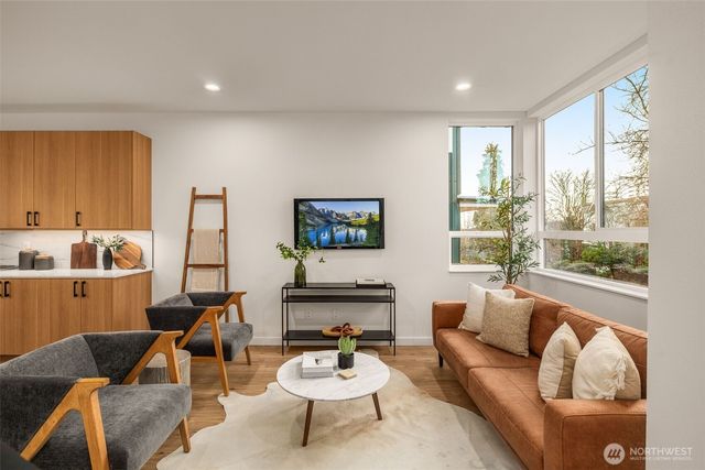 916 A 15th Avenue, Seattle, WA 98122