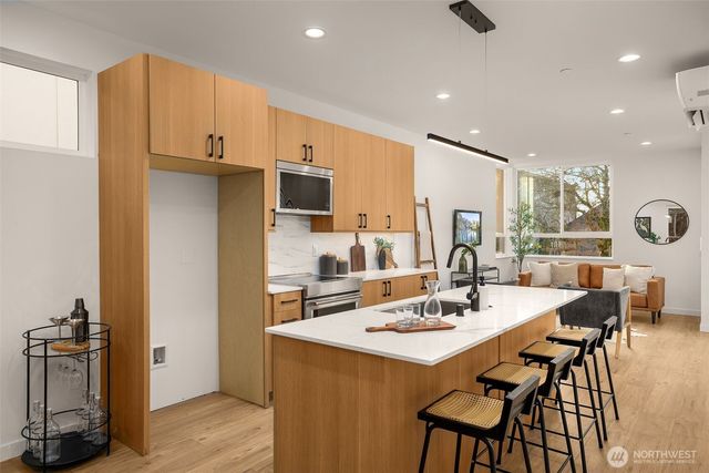 916 A 15th Avenue, Seattle, WA 98122