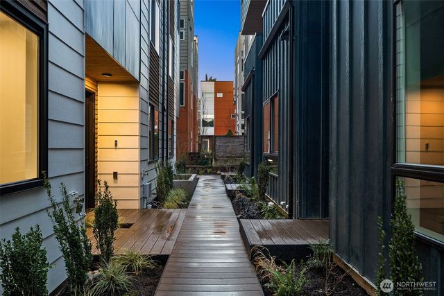 916 A 15th Avenue, Seattle, WA 98122