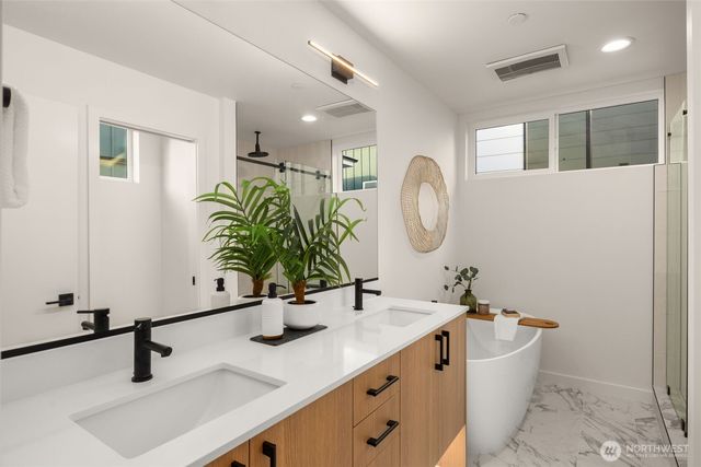 916 A 15th Avenue, Seattle, WA 98122