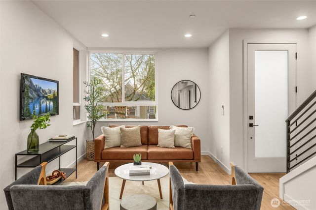 916 A 15th Avenue, Seattle, WA 98122