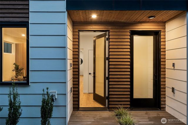 916 A 15th Avenue, Seattle, WA 98122