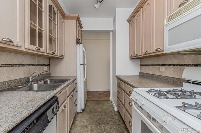 3515 Henry Hudson Parkway 5G, Bronx, NY 10463