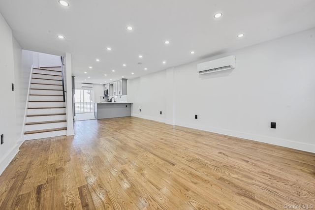 92-43 76th Street, Woodhaven, NY 11421