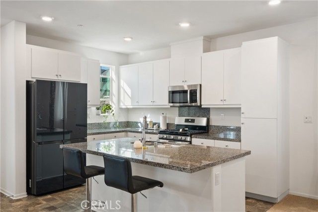 5604 Altamura Way 10, Fontana, CA 92336