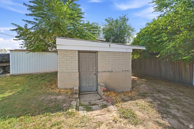 1994 W CHAMPAGNE AVE, Taylorsville, UT 84129