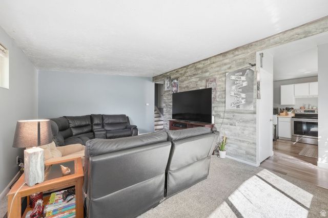 1994 W CHAMPAGNE AVE, Taylorsville, UT 84129