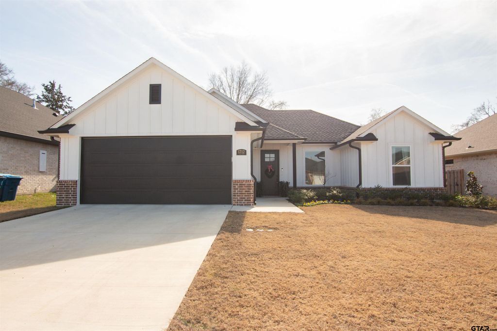 1712 Josh Dr, Whitehouse, TX 75791