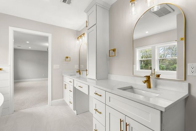 13 Whitman Circle 13, Bellingham, MA 02019