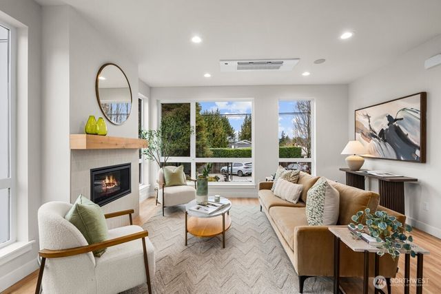 1506 6th Street W, Kirkland, WA 98033