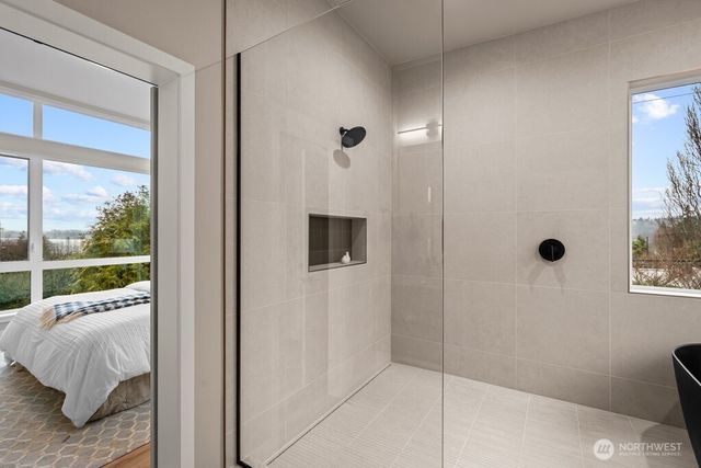 1506 6th Street W, Kirkland, WA 98033