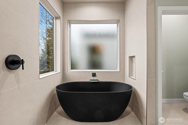 1506 6th Street W, Kirkland, WA 98033