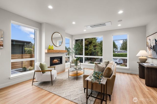 1506 6th Street W, Kirkland, WA 98033