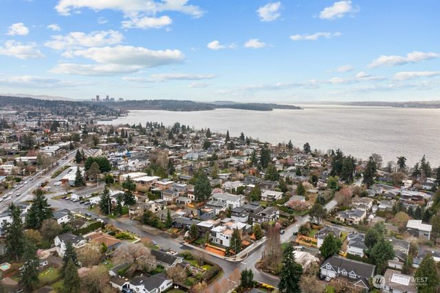 1506 6th Street W, Kirkland, WA 98033