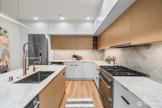 1506 6th Street W, Kirkland, WA 98033