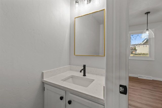 1645 CRESTVIEW DRIVE, Oshkosh, WI 54904