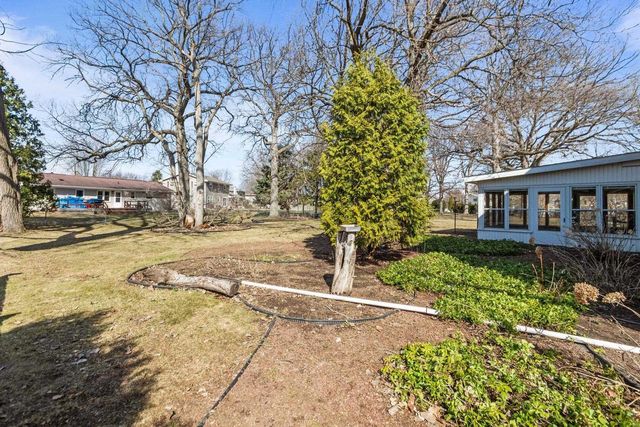 1645 CRESTVIEW DRIVE, Oshkosh, WI 54904