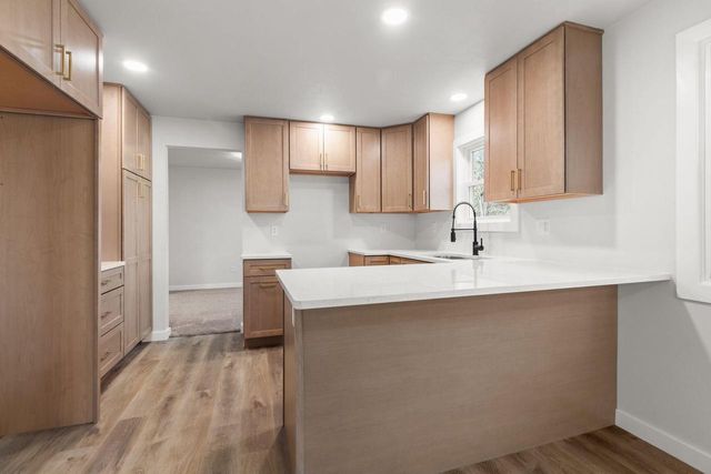 1645 CRESTVIEW DRIVE, Oshkosh, WI 54904