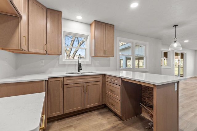 1645 CRESTVIEW DRIVE, Oshkosh, WI 54904