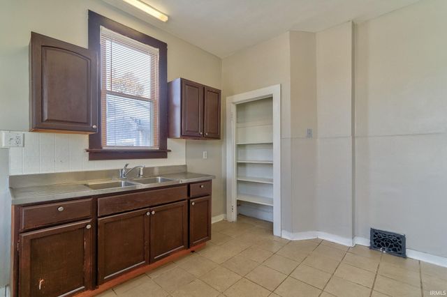 900 E Walnut Street, Evansville, IN 47713