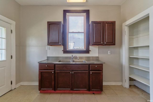 900 E Walnut Street, Evansville, IN 47713