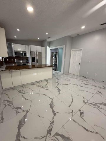 8701 NW 109th Ter 0, Hialeah Gardens, FL 33018