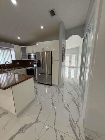 8701 NW 109th Ter 0, Hialeah Gardens, FL 33018