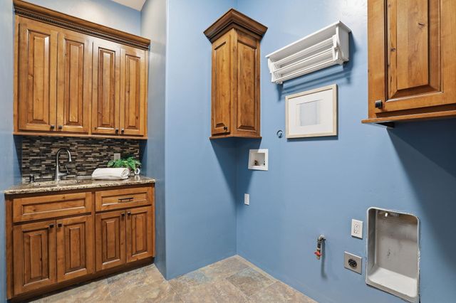 1202 Gabaldon Road NW, Albuquerque, NM 87104