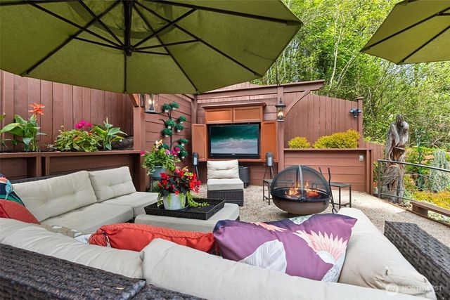 9825 Glory Drive SE, Olympia, WA 98513