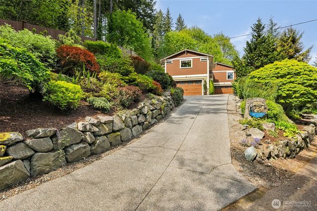 9825 Glory Drive SE, Olympia, WA 98513
