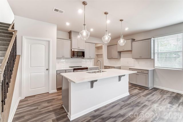 3827 Cheyney Park Drive, Charlotte, NC 28269