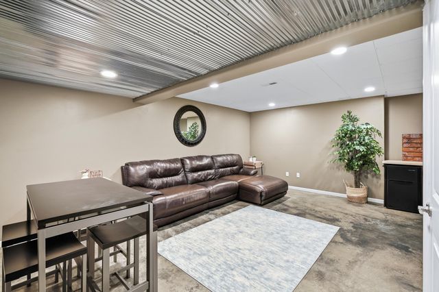 84 Bergamo Lane, Crown Point, IN 46307