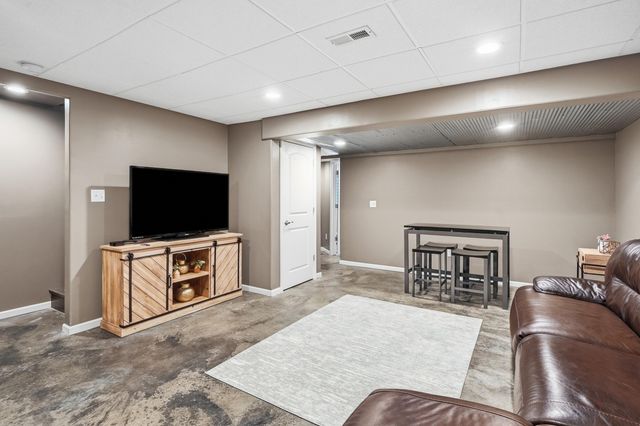 84 Bergamo Lane, Crown Point, IN 46307