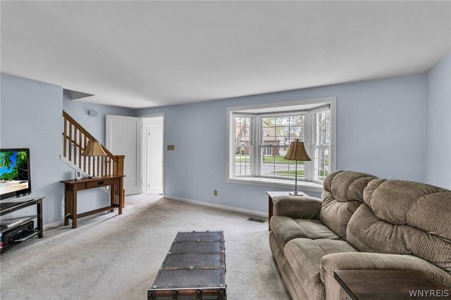 62 Endicott Dr, Amherst, NY 14226