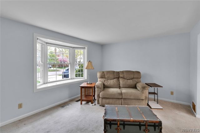 62 Endicott Dr, Amherst, NY 14226