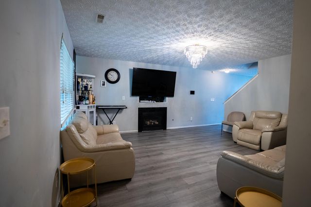 1816 Village Ridge Lane, 39, Columbus, OH 43219