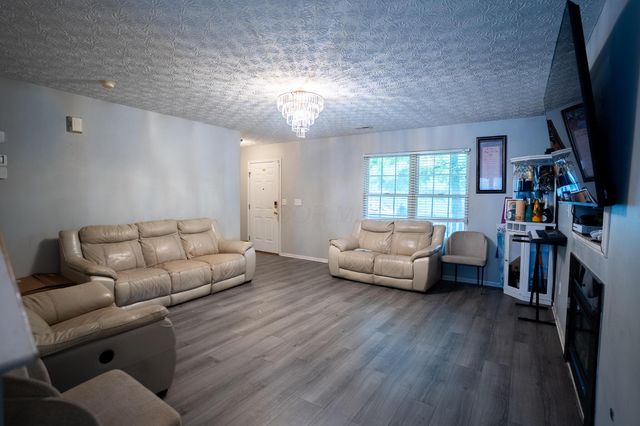1816 Village Ridge Lane, 39, Columbus, OH 43219